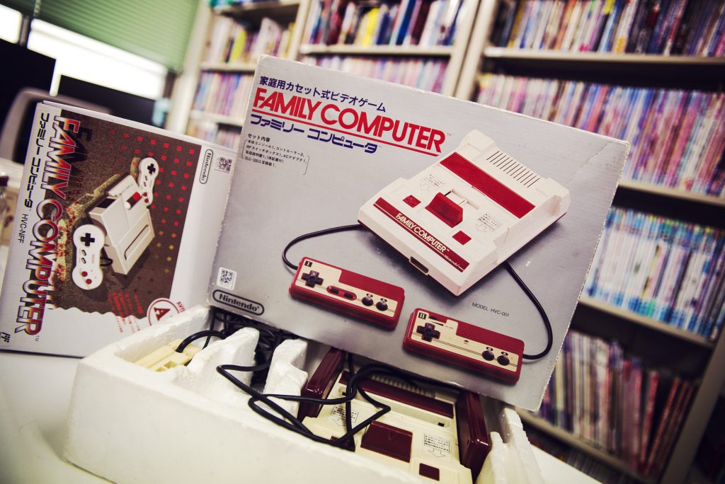 Famicom - Nintendo TV Game Color - Les trésors de l'Université de Ritsumeikan