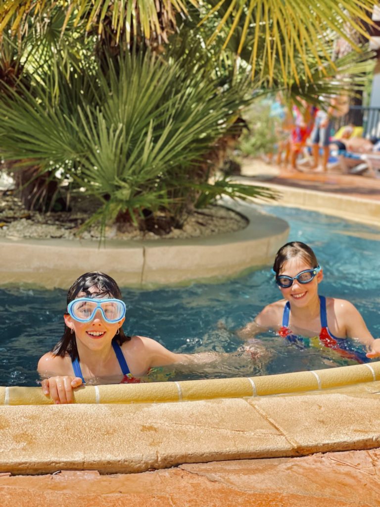 Youpla, on plonge dans la super piscine du Camping Sanday - L'orée du bois