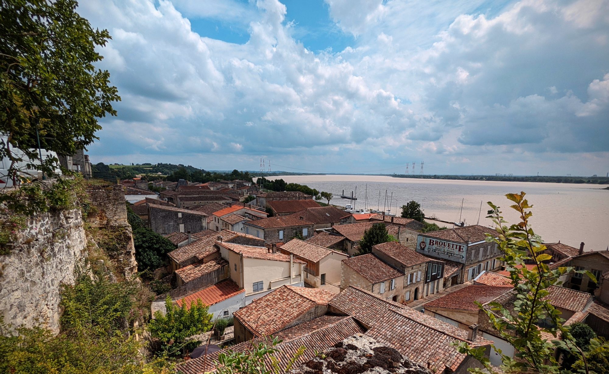 Oubliée, le vieux village de Bourg sur Gironde