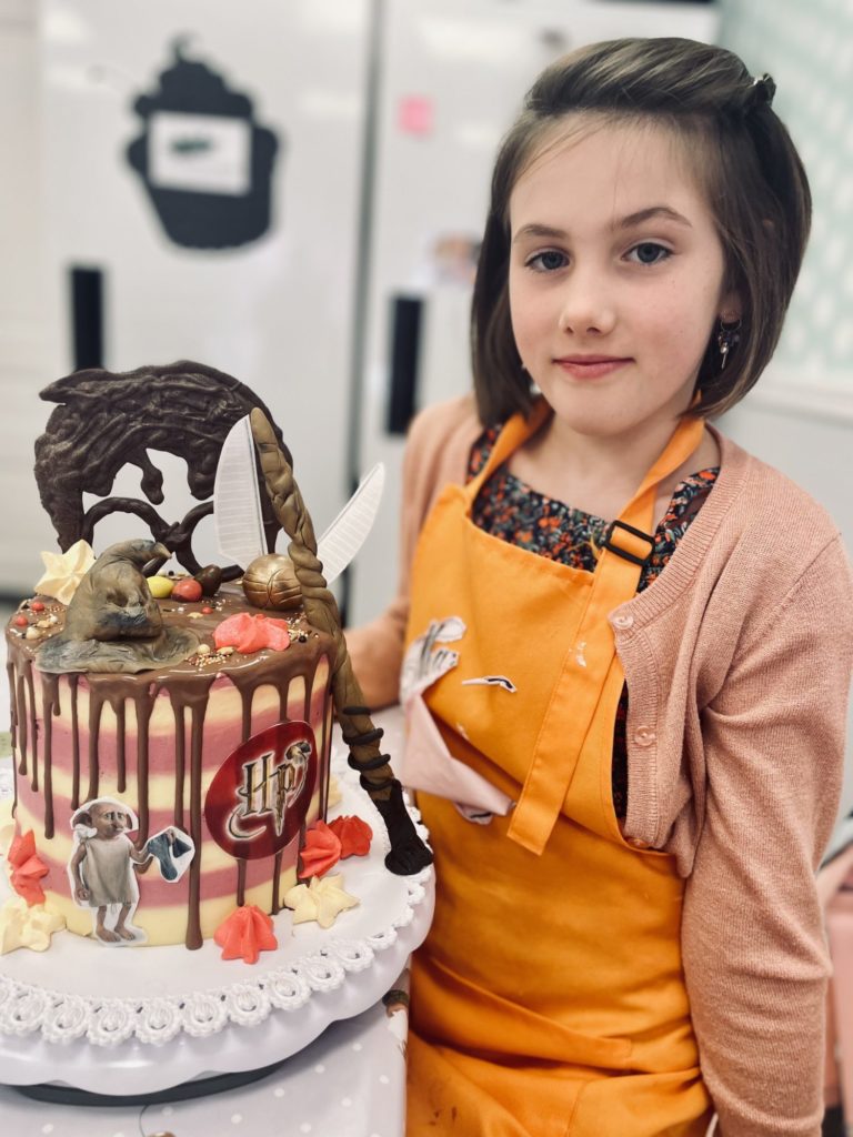 Maman et Alice ont réalisé un beau gâteau Harry Potter
