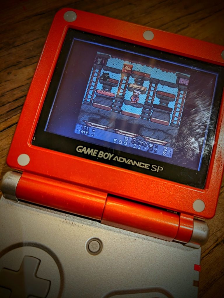 On découvre The Flintstones : Burgertime in Bedrock sur Game Boy Color, développé par Conspiracy Ent. – Swing Ent. Media, 2000