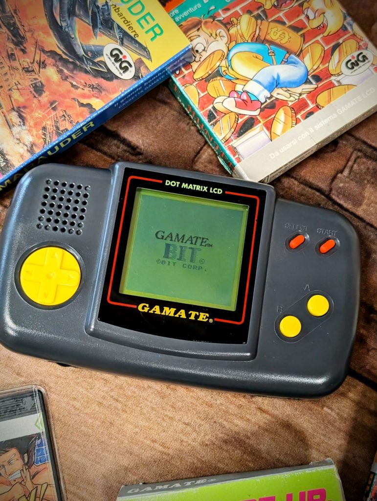 La Gamate de BIT Corp, un air de Game Gear, des composants copiant la Game Boy.