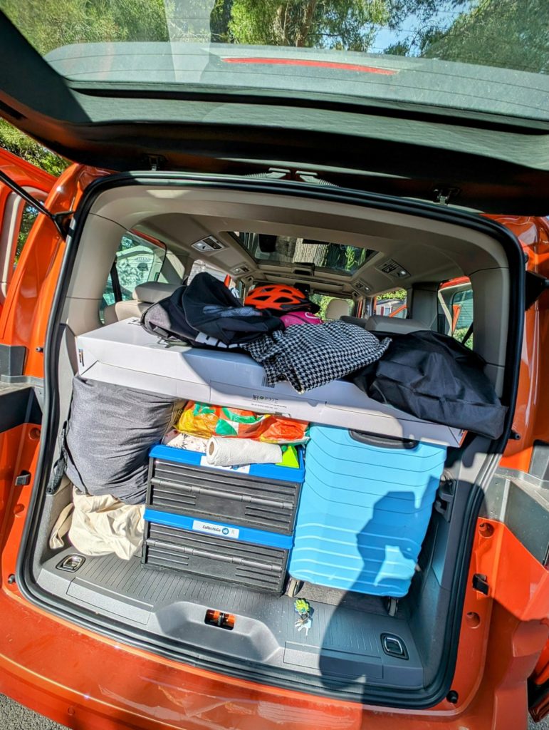 Mais où a-t-on mis la GROSSE valise ? -- VW Multivan T7